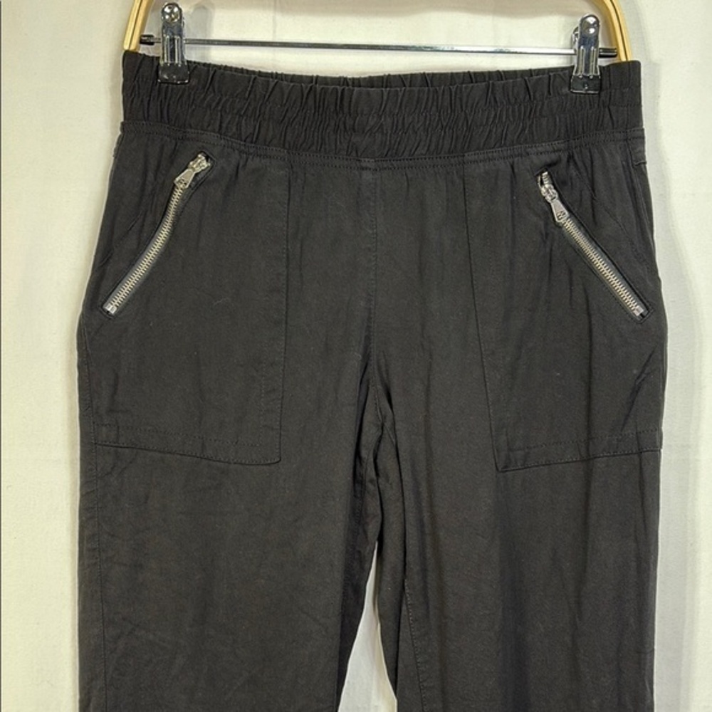 🦅Chico's Black Straight leg elastic waist woven Pants